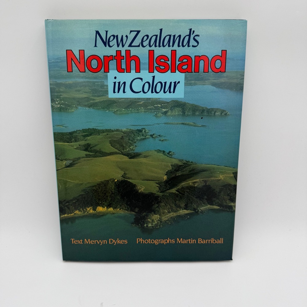 New Zealand's North Island in Colour 1982 First Edition Martin Barriball Book